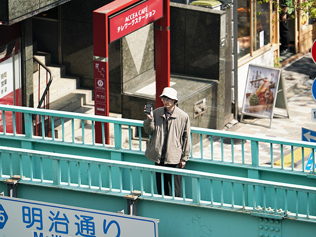 写真：一眼カメラ＋望遠レンズ